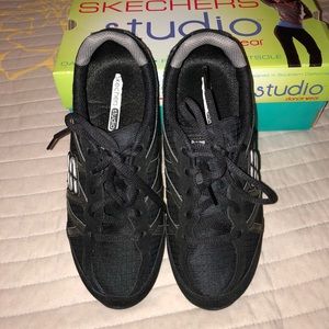 Athletic shoes